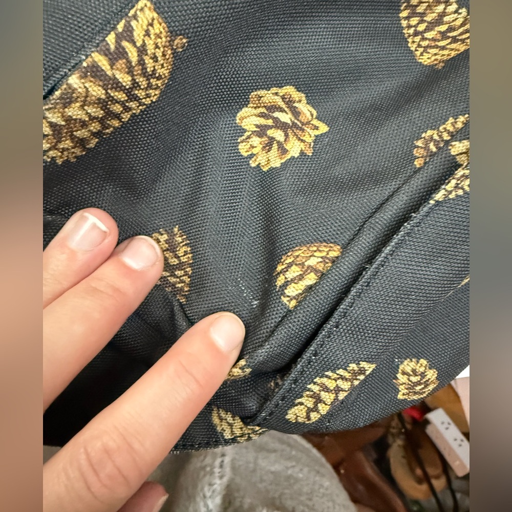 KAVU Original Rope Sling Bag -Black Pinecones - Picture 6 of 10